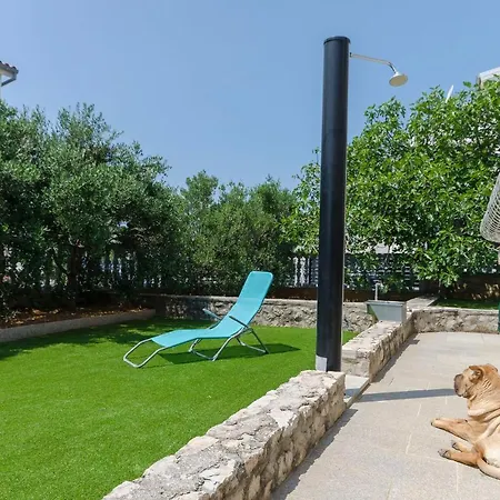 Apartman Blumen Garten Familie Tribalj