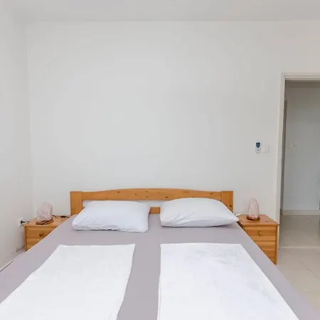 Apartman Blumen Garten Familie Tribalj