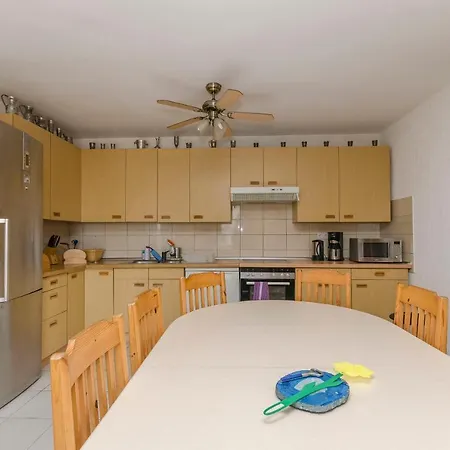 Apartman Blumen Garten Familie Tribalj