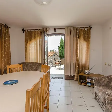 Apartman Blumen Garten Familie *